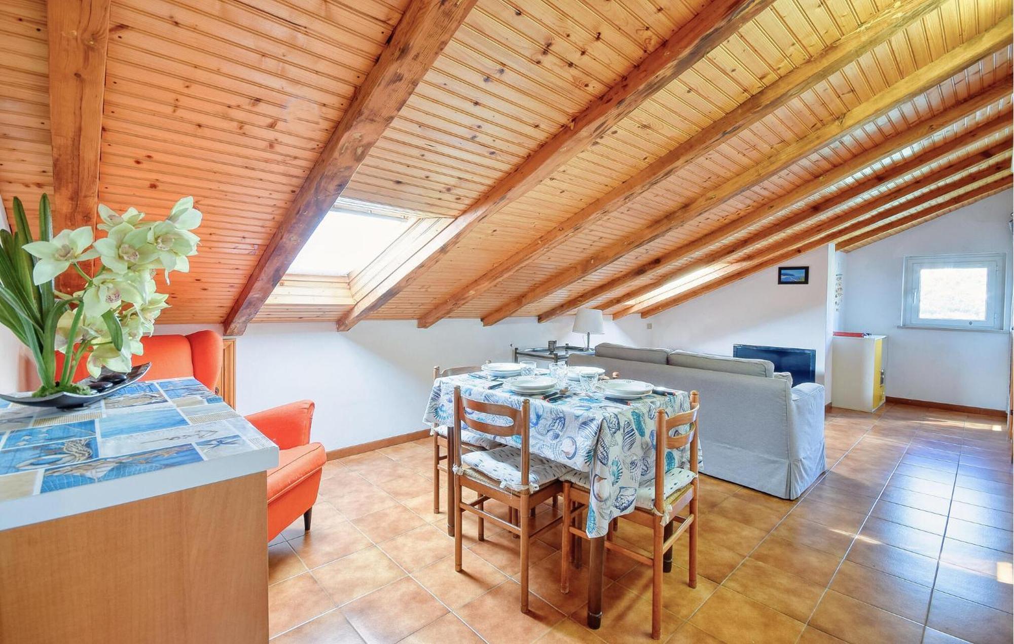 2 Bedroom Stunning Apartment In Монелья Экстерьер фото