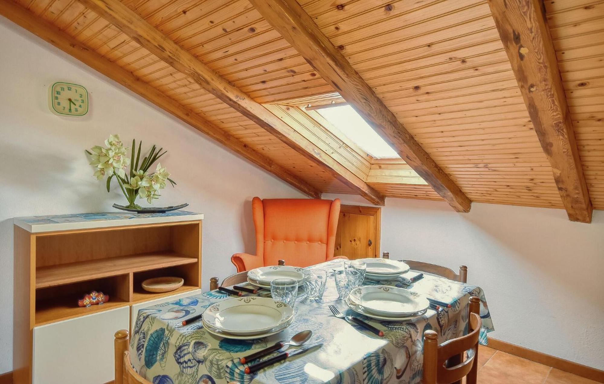 2 Bedroom Stunning Apartment In Монелья Экстерьер фото
